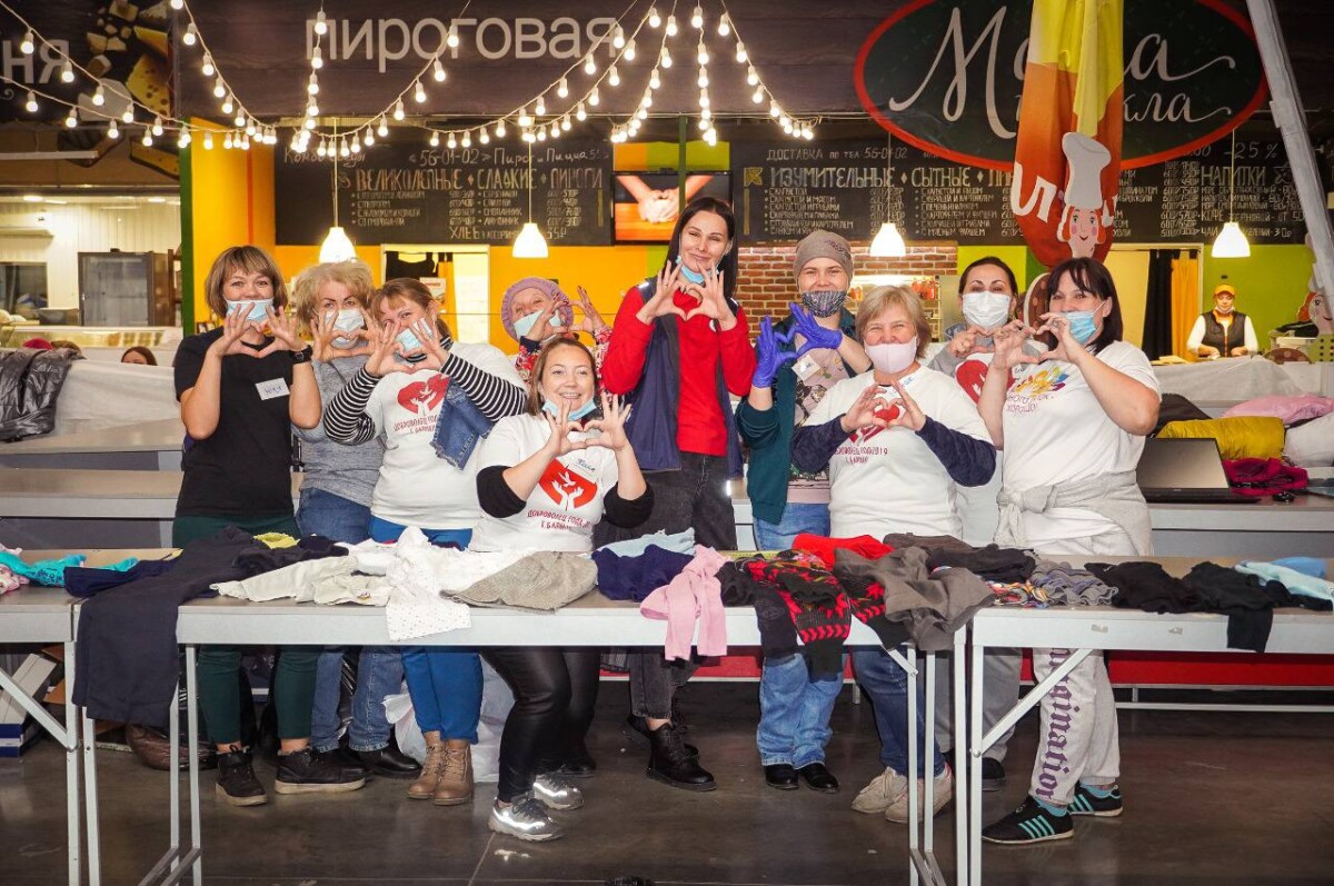 Победители Международной Премии #МЫВМЕСТЕ из Алтайского края заботятся о многодетной семье погорельцев