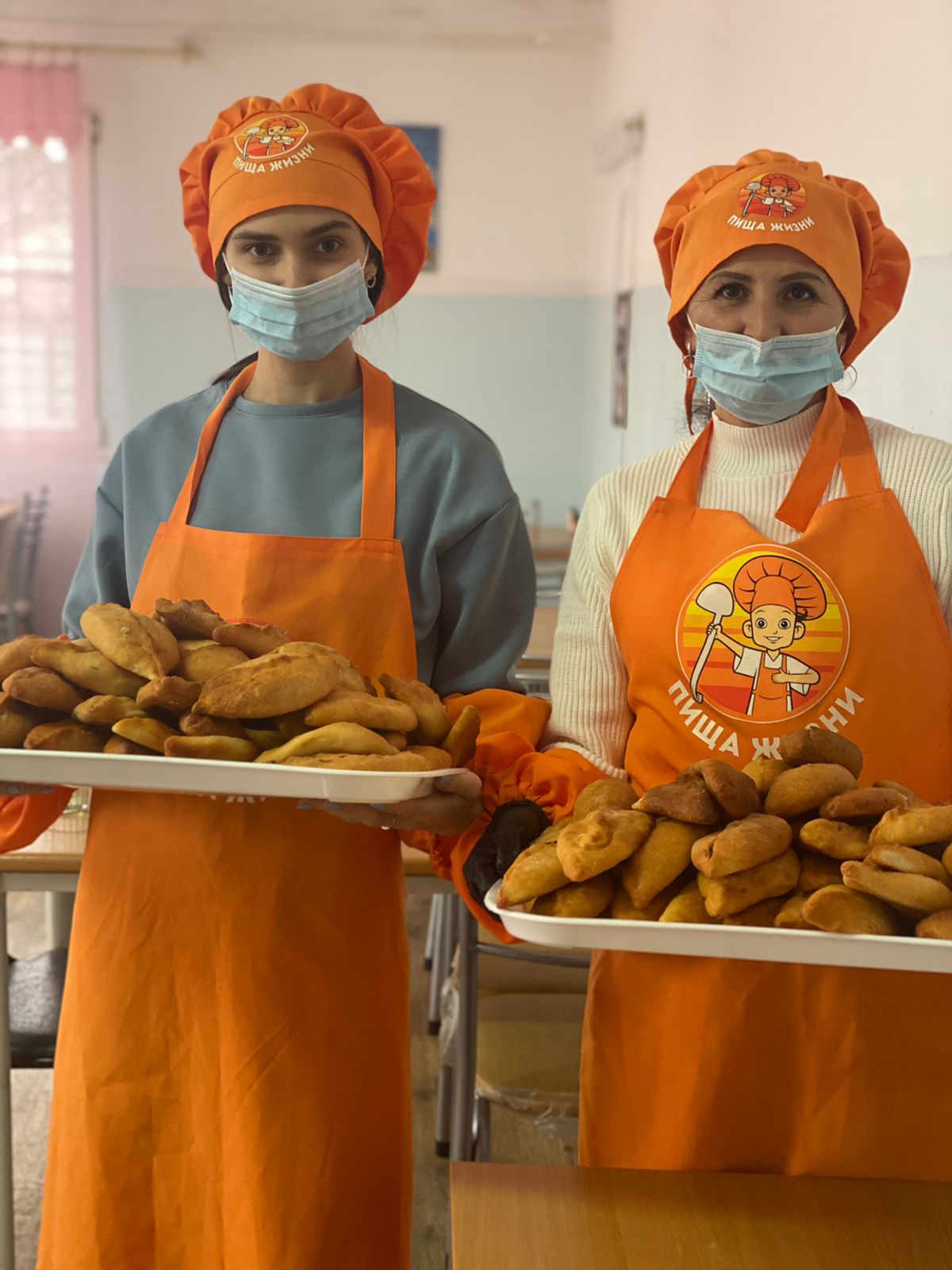 Победители Международной Премии #МЫВМЕСТЕ провели флешмоб «Пирожки для бабушки»