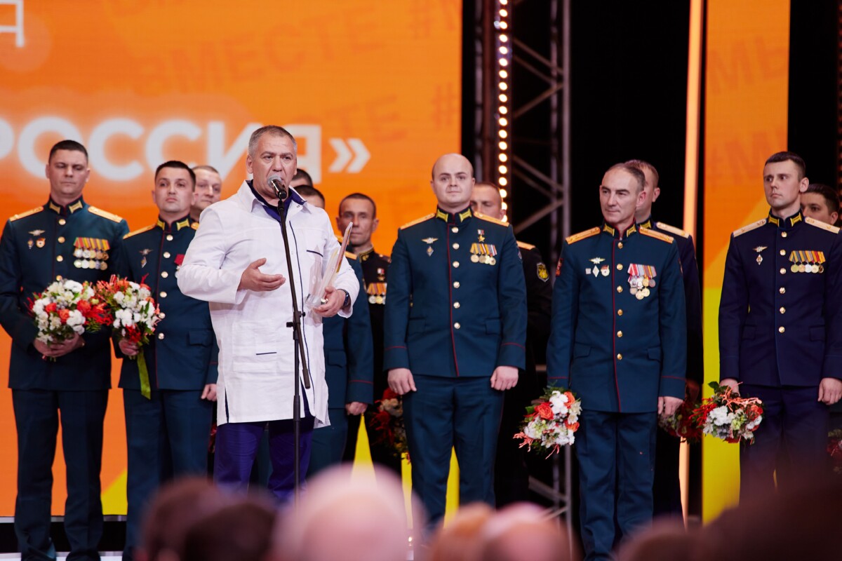 Военнослужащие специальной военной операции наградили победителя спецноминации «#МЫВМЕСТЕ — Россия»